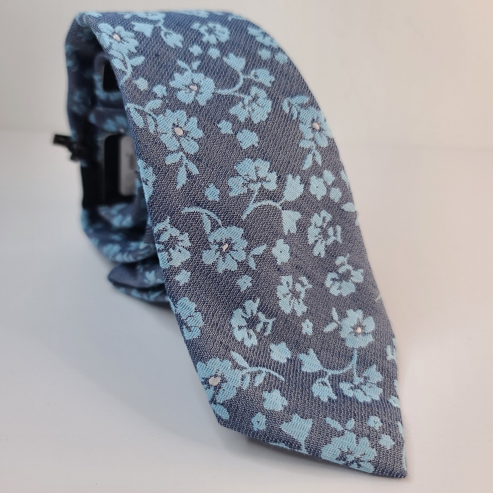 J. FERRAR Blue Floral Neck Tie New With Tags.